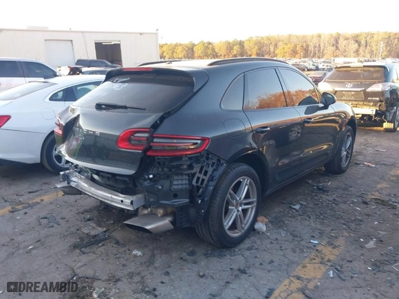 2017 Porsche Macan with VIN WP1AA2A5XHLB00963, listed as a IAAI auction lot 41015731 with 1 mi miles. Bid and sale history available at carsss.com. Image 4.