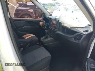 2017 Ram ProMaster City Cargo Tradesman z VIN ZFBERFAB9H6D25646, wystawiony jako IAAI lot #42258881 z przebiegiem 92 286 mil mil oraz . Historia ofert i sprzedaży dostępna na DreamBid. Obrazek 5.