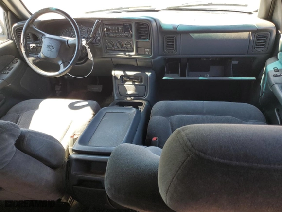 2000 Chevrolet Silverado 1500 LS with VIN 2GCEC19T8Y1377966, listed as a Copart auction lot 46485345 with 329,257 mi miles and Salvage Title. Bid and sale history available at carsss.com. Image 8.