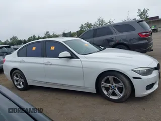 2015 BMW 3 Series 328i xDrive z VIN WBA3B3G56FNT19275, wystawiony jako IAAI lot #42455029 z przebiegiem Nie podano mil oraz . Historia ofert i sprzedaży dostępna na DreamBid. Obrazek 13.