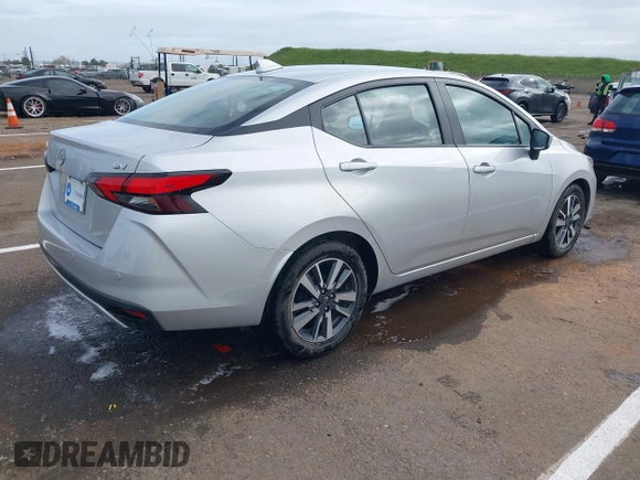 2023 Nissan Versa SV z VIN 3N1CN8EV2PL851282, wystawiony jako IAAI lot #41904319 z przebiegiem 41 651 mil mil oraz . Historia ofert i sprzedaży dostępna na DreamBid. Obrazek 4.