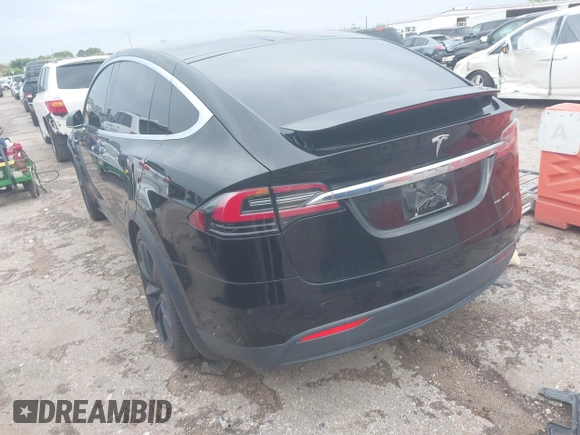 2021 Tesla Model X Long Range Plus with VIN 5YJXCAE27MF324270, listed as a IAAI auction lot 41886101 with 59,614 mi miles and . Bid and sale history available at carsss.com. Image 3.