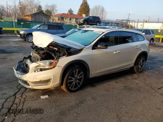 2015 Volvo V60 Cross Country T5 with VIN YV4612HK1F1001957, listed as a Copart auction lot 51150465 with 121,642 mi miles and Salvage Title. Bid and sale history available at carsss.com. Image 1.