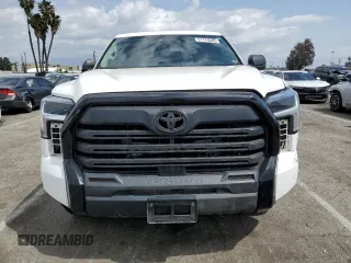 2022 Toyota Tundra SR z VIN 5TFKB5AA5NX008200, wystawiony jako Copart lot #51174545 z przebiegiem 51 898 mil mil oraz Szkoda całkowita • Salvage title. Historia ofert i sprzedaży dostępna na DreamBid. Obrazek 5.