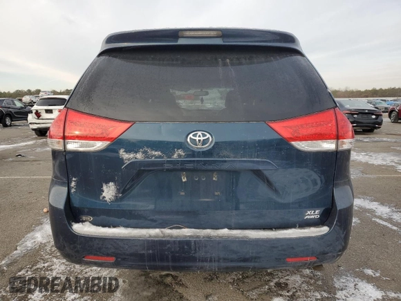 2011 Toyota Sienna XLE z VIN 5TDDK3DC2BS023443, wystawiony jako Copart lot #88552205 z przebiegiem Nie podano mil oraz Nie do naprawy • Non repairable. Historia ofert i sprzedaży dostępna na DreamBid. Obrazek 6.