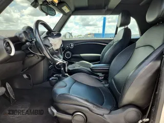 2015 MINI Convertible S с VIN WMWZP3C50F2A91635, выставлен на аукционе Copart как лот 61482285 с пробегом 105 437 миль миль и Списание • Salvage title. История ставок и продаж доступна на DreamBid. Изображение 7.