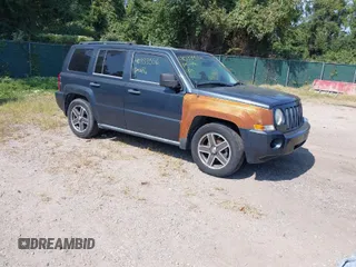 2008 Jeep Patriot Sport with VIN 1J8FF28W68D710532, listed as a IAAI auction lot 40333556 with 93,728 mi miles. Bid and sale history available at carsss.com. Image 1.