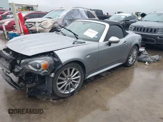 2017 FIAT 124 Spider Lusso z VIN JC1NFAEK2H0130052, wystawiony jako IAAI lot #41910271 z przebiegiem 89 404 mil mil oraz . Historia ofert i sprzedaży dostępna na DreamBid. Obrazek 2.