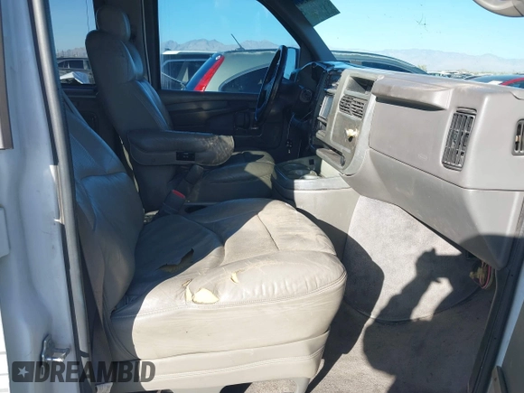 2004 GMC Savana Cargo Van YF7 Upfitter with VIN 1GDFG15T741231326, listed as a IAAI auction lot 41114249 with 291,492 mi miles. Bid and sale history available at carsss.com. Image 5.