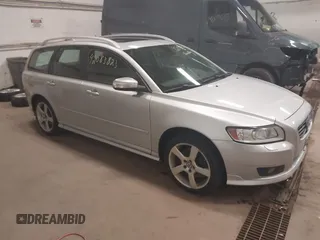 2011 Volvo V50 with VIN YV1672MW8B2597061, listed as a IAAI auction lot 42083823 with 164,818 mi miles. Bid and sale history available at carsss.com. Image 1.