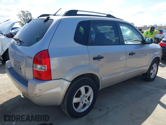 2005 Hyundai Tucson GL with VIN KM8JM12B95U097899, listed as a IAAI auction lot 41953290 with 111,090 mi miles. Bid and sale history available at carsss.com. Image 4.