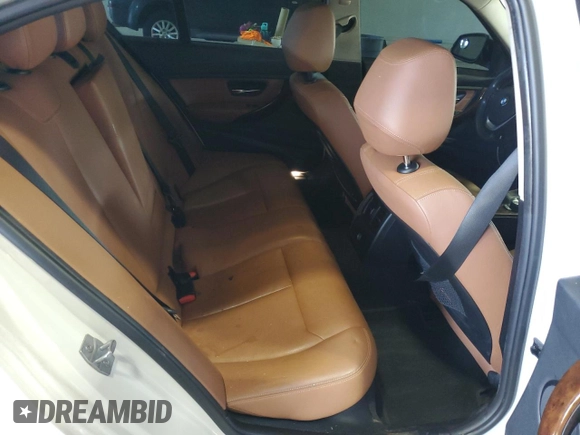 2015 BMW 3 Series 328i xDrive z VIN WBA3B5C54FP653519, wystawiony jako Copart lot #62698055 z przebiegiem 105 655 mil mil oraz Czysty tytuł • Clean title. Historia ofert i sprzedaży dostępna na DreamBid. Obrazek 10.