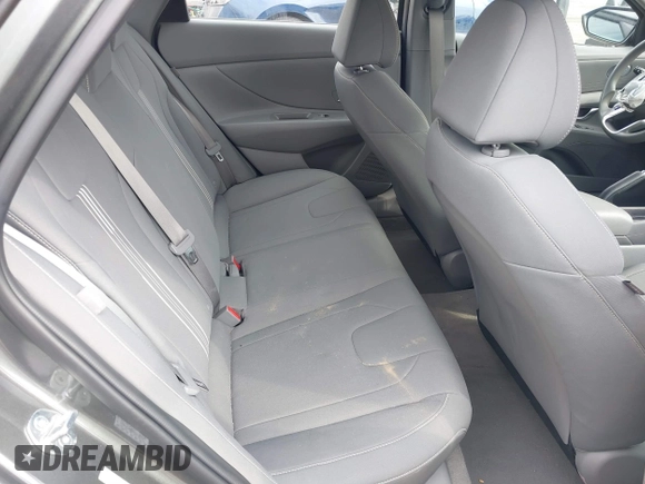2024 Hyundai Elantra SEL z VIN KMHLM4DG9RU784034, wystawiony jako IAAI lot #41768840 z przebiegiem 8 606 mil mil oraz . Historia ofert i sprzedaży dostępna na DreamBid. Obrazek 8.