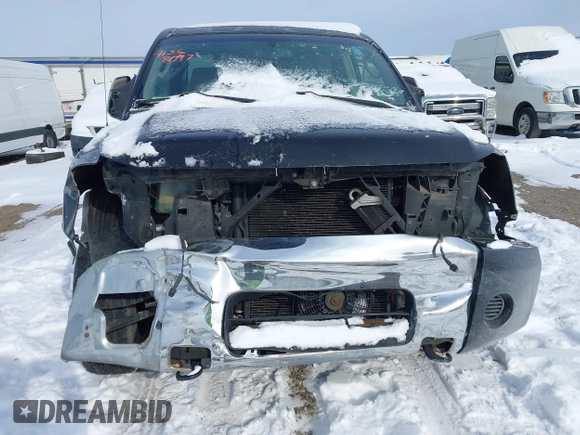 2005 Nissan Titan LE z VIN 1N6BA07B65N522944, wystawiony jako IAAI lot #41368097 z przebiegiem 63 688 mil mil oraz . Historia ofert i sprzedaży dostępna na DreamBid. Obrazek 6.