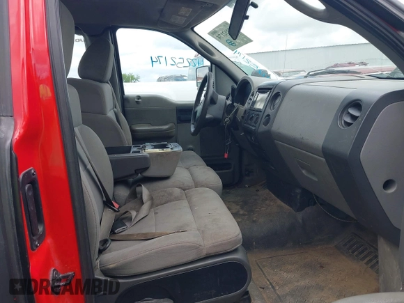 2004 Ford F-150 XL z VIN 1FTRF12W74KD85418, wystawiony jako IAAI lot #42252174 z przebiegiem 291 196 mil mil oraz . Historia ofert i sprzedaży dostępna na DreamBid. Obrazek 8.