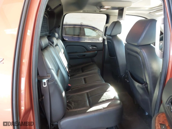 2008 Chevrolet Avalanche LS with VIN 3GNFK123X8G250104, listed as a IAAI auction lot 41383556 with 244,654 mi miles. Bid and sale history available at carsss.com. Image 8.