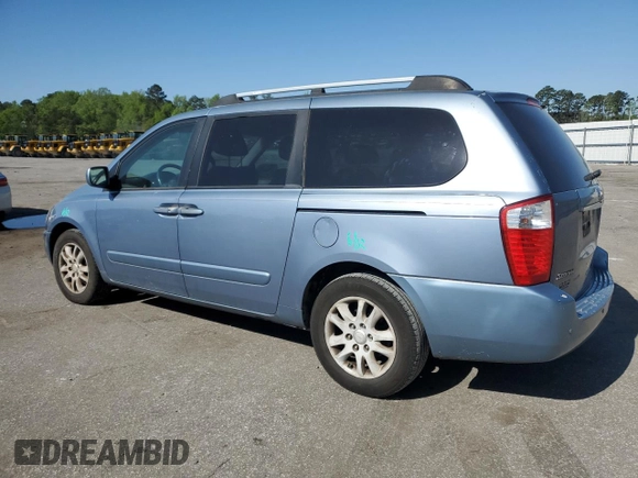 2008 Kia Sedona LX with VIN KNDMB233586210180, listed as a Copart auction lot 52090305 with 220,428 mi miles and Salvage Title. Bid and sale history available at carsss.com. Image 2.