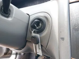 2004 Toyota Avalon XL z VIN 4T1BF28B74U385110, wystawiony jako IAAI lot #42360699 z przebiegiem 287 519 mil mil oraz . Historia ofert i sprzedaży dostępna na DreamBid. Obrazek 11.