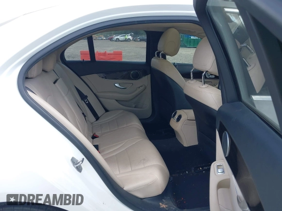 2016 Mercedes-Benz C 300 z VIN 55SWF4JB3GU163946, wystawiony jako IAAI lot #42364271 z przebiegiem 135 157 mil mil oraz . Historia ofert i sprzedaży dostępna na DreamBid. Obrazek 8.