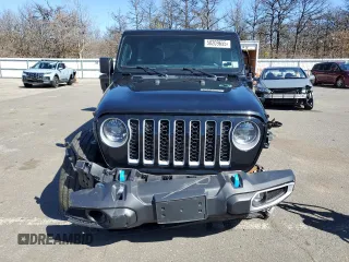 2023 Jeep Wrangler Sahara z VIN 1C4JJXP66PW605961, wystawiony jako Copart lot #50209655 z przebiegiem 32 805 mil mil oraz Szkoda całkowita • Salvage title. Historia ofert i sprzedaży dostępna na DreamBid. Obrazek 5.