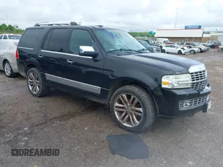 2014 Lincoln Navigator z VIN 5LMJJ2J52EEL01086, wystawiony jako IAAI lot #42200228 z przebiegiem 166 687 mil mil oraz . Historia ofert i sprzedaży dostępna na DreamBid. Obrazek 1.