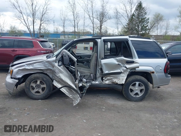 2005 Chevrolet TrailBlazer LT with VIN 1GNDT13S552190909, listed as a IAAI auction lot 42081094 with 117,897 mi miles and . Bid and sale history available at DreamBid. Image 14.