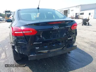 2016 Ford Focus S z VIN 1FADP3E26GL393235, wystawiony jako IAAI lot #42385660 z przebiegiem 133 049 mil mil oraz . Historia ofert i sprzedaży dostępna na DreamBid. Obrazek 6.