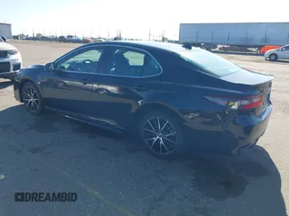2022 Toyota Camry SE with VIN 4T1G11AK1NU688670, listed as a IAAI auction lot 42168847 with 54,975 mi miles. Bid and sale history available at carsss.com. Image 3.