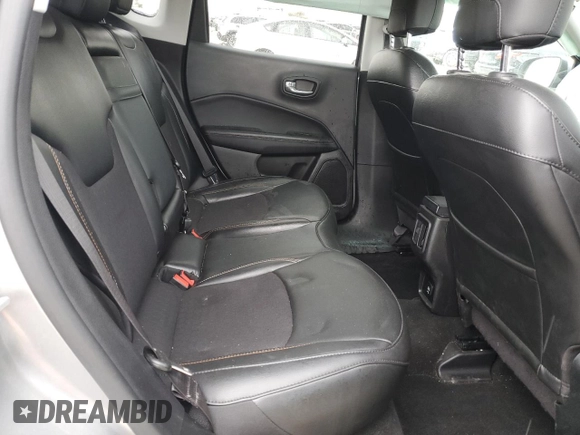 2020 Jeep Compass Latitude z VIN 3C4NJDBB6LT117095, wystawiony jako Copart lot #54346655 z przebiegiem 26 047 mil mil oraz Szkoda całkowita • Salvage title. Historia ofert i sprzedaży dostępna na DreamBid. Obrazek 11.