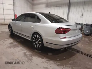 2018 Volkswagen Passat GT z VIN 1VWJM7A36JC047802, wystawiony jako IAAI lot #41714998 z przebiegiem 70 753 mil mil oraz . Historia ofert i sprzedaży dostępna na DreamBid. Obrazek 3.