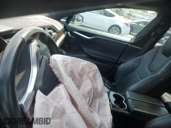 2016 Tesla Model S 90D z VIN 5YJSA1E29GF158774, wystawiony jako Copart lot #60143405 z przebiegiem Nie podano mil oraz Szkoda całkowita • Salvage title. Historia ofert i sprzedaży dostępna na DreamBid. Obrazek 9.