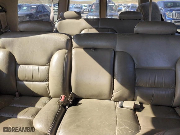 1996 GMC Suburban with VIN 1GKFK16R0TJ729179, listed as a Copart auction lot 51996035 with 206,230 mi miles and Salvage Title. Bid and sale history available at carsss.com. Image 10.