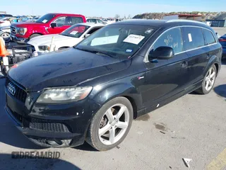 2011 Audi Q7 3.0T S line Prestige with VIN WA1DGBFE8BD005173, listed as a IAAI auction lot 41270572 with 104,732 mi miles. Bid and sale history available at carsss.com. Image 2.