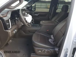 2024 GMC Sierra 2500HD Denali z VIN 1GT49RE74RF395604, wystawiony jako Copart lot #41529455 z przebiegiem 16 545 mil mil oraz Szkoda całkowita • Salvage title. Historia ofert i sprzedaży dostępna na DreamBid. Obrazek 7.