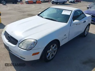 1999 Mercedes-Benz SLK 230/320 z VIN WDBKK47F7XF126995, wystawiony jako IAAI lot #42453023 z przebiegiem 215 676 mil mil oraz . Historia ofert i sprzedaży dostępna na DreamBid. Obrazek 2.