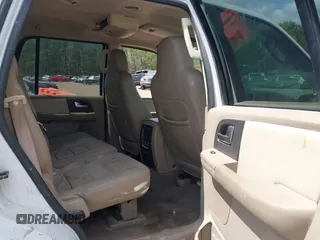 2003 Ford Expedition Special Service with VIN 1FMRU15W13LC16761, listed as a IAAI auction lot 41942186 with 279,378 mi miles. Bid and sale history available at carsss.com. Image 8.