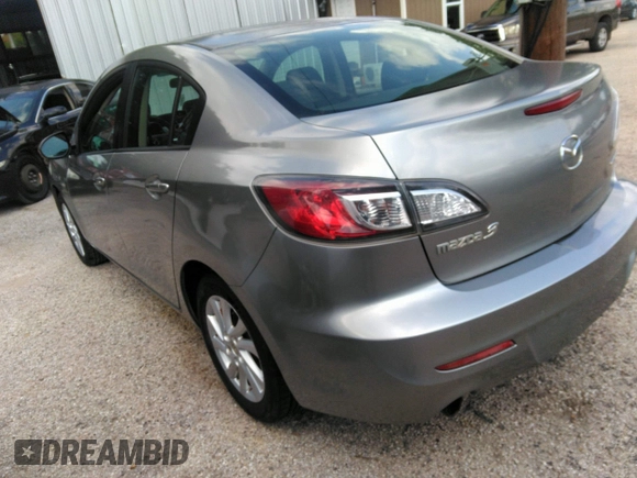 2012 Mazda 3 i Touring z VIN JM1BL1V83C1622692, wystawiony jako IAAI lot #42447571 z przebiegiem 136 065 mil mil oraz . Historia ofert i sprzedaży dostępna na DreamBid. Obrazek 3.