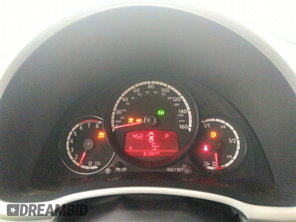 2013 Volkswagen Beetle 2.5L z VIN 3VW5P7AT4DM813232, wystawiony jako IAAI lot #39203795 z przebiegiem 81 397 mil mil oraz . Historia ofert i sprzedaży dostępna na DreamBid. Obrazek 7.