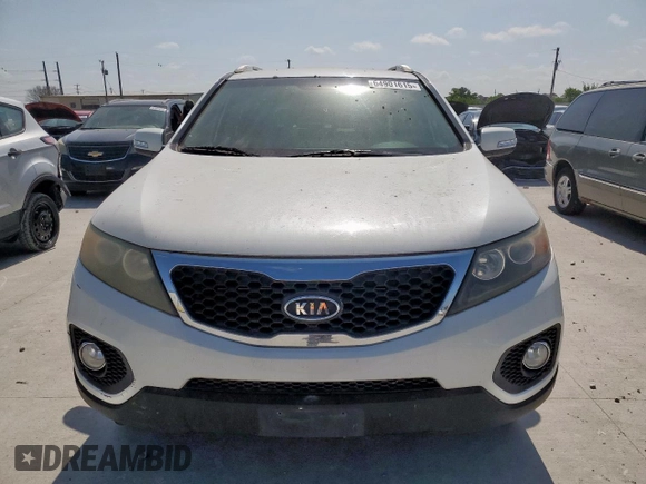 2012 Kia Sorento EX z VIN 5XYKU4A64CG271617, wystawiony jako Copart lot #64901615 z przebiegiem 127 061 mil mil oraz Czysty tytuł • Clean title. Historia ofert i sprzedaży dostępna na DreamBid. Obrazek 5.