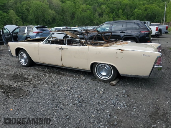1965 Lincoln Continental z VIN 5Y86N428483, wystawiony jako Copart lot #56333345 z przebiegiem Nie podano mil oraz Szkoda całkowita • Salvage title. Historia ofert i sprzedaży dostępna na DreamBid. Obrazek 2.