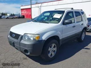 2006 Ford Escape XLT with VIN 1FMYU93126KC65835, listed as a IAAI auction lot 41902230 with 132,575 mi miles. Bid and sale history available at carsss.com. Image 2.