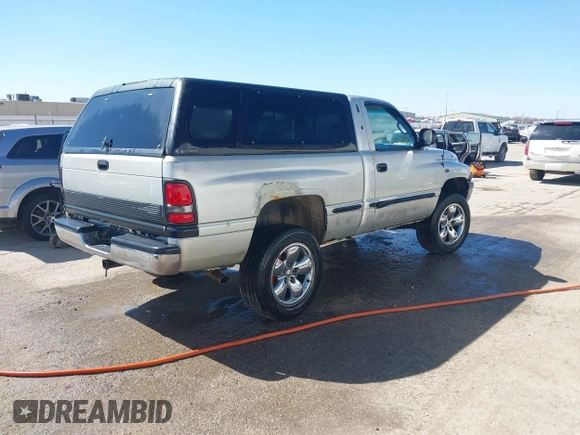 1998 Dodge 1500 z VIN 1B7HF16Y2WS556490, wystawiony jako IAAI lot #41734400 z przebiegiem 218 082 mil mil oraz . Historia ofert i sprzedaży dostępna na DreamBid. Obrazek 4.
