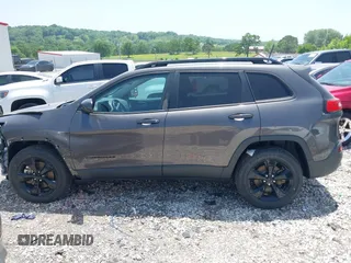 2018 Jeep Cherokee Latitude z VIN 1C4PJMCB8JD568944, wystawiony jako IAAI lot #42244217 z przebiegiem 34 945 mil mil oraz . Historia ofert i sprzedaży dostępna na DreamBid. Obrazek 14.