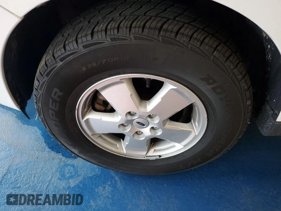 2011 Ford Escape XLS z VIN 1FMCU9C71BKB04384, wystawiony jako IAAI lot #42790150 z przebiegiem 103 089 mil mil oraz . Historia ofert i sprzedaży dostępna na DreamBid. Obrazek 4.