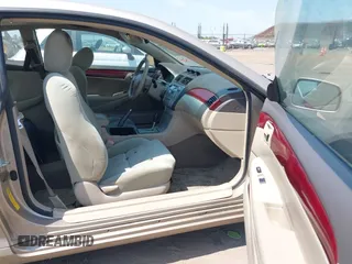 2005 Toyota Solara SE z VIN 4T1CE30P15U505974, wystawiony jako IAAI lot #42460113 z przebiegiem 142 769 mil mil oraz . Historia ofert i sprzedaży dostępna na DreamBid. Obrazek 5.