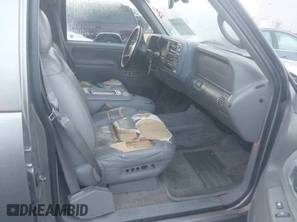 1999 GMC Suburban z VIN 1GKFK16R4XJ799354, wystawiony jako IAAI lot #41696999 z przebiegiem 269 606 mil mil oraz . Historia ofert i sprzedaży dostępna na DreamBid. Obrazek 5.