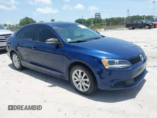 2011 Volkswagen Jetta SE z VIN 3VWDX7AJ2BM013231, wystawiony jako IAAI lot #42400713 z przebiegiem 117 923 mil mil oraz . Historia ofert i sprzedaży dostępna na DreamBid. Obrazek 1.