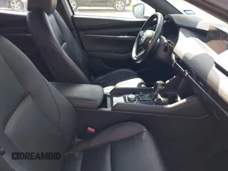 2021 Mazda 3 Premium z VIN JM1BPAML5M1402899, wystawiony jako IAAI lot #42252886 z przebiegiem Nie podano mil oraz . Historia ofert i sprzedaży dostępna na DreamBid. Obrazek 5.