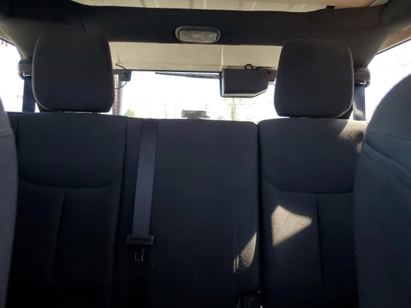 2014 Jeep Wrangler Unlimited Sport with VIN 1C4BJWDGXEL269693, listed as a Copart auction lot 46927895 with 105,691 mi miles and Salvage Title. Bid and sale history available at carsss.com. Image 10.