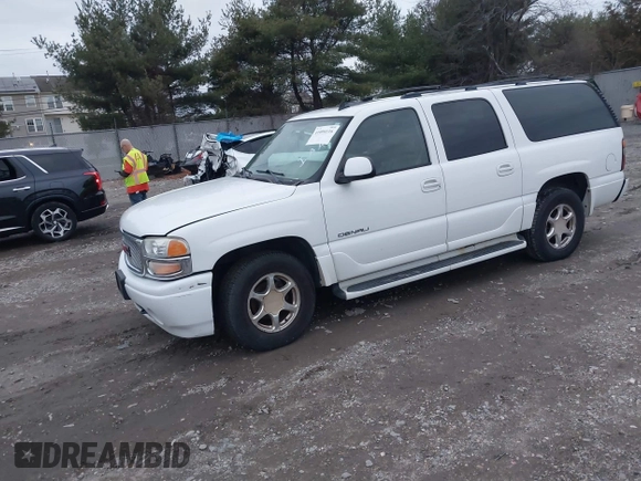 2006 GMC Yukon XL Denali with VIN 1GKFK66U86J133629, listed as a IAAI auction lot 41094116 with 208,665 mi miles. Bid and sale history available at carsss.com. Image 2.